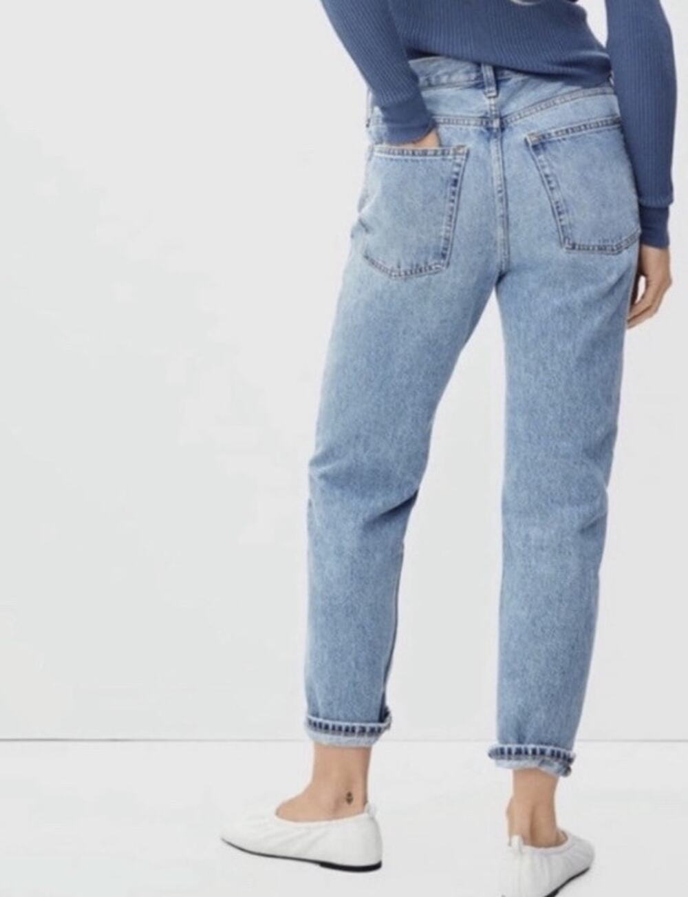 Everlane Relaxed Straight Jeans featuring a classic button fly Size 25